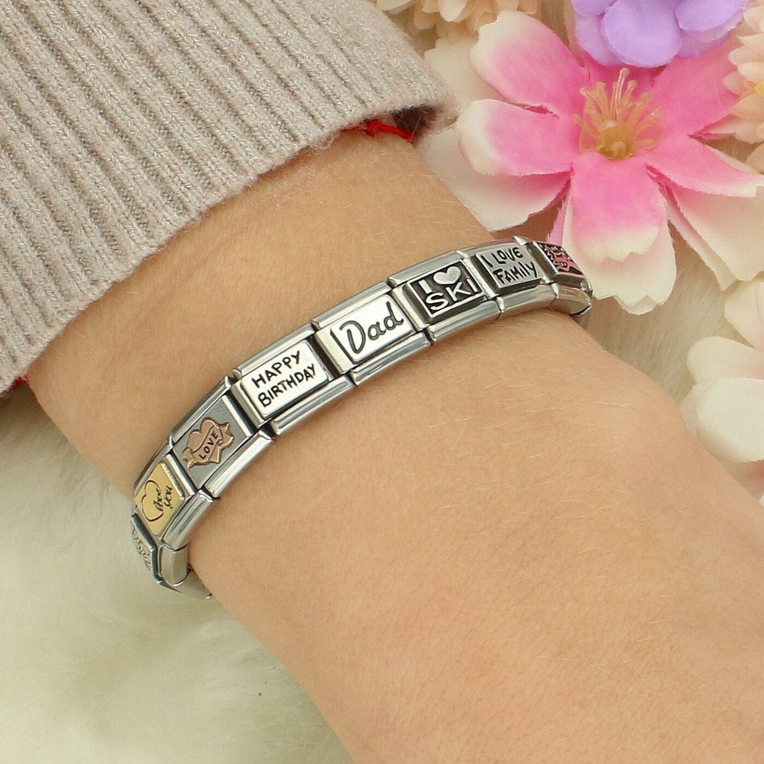 Nomination - Link 925 Silver 'Happy Birthday' 330102 41. Zawieszka z napisem happy birthday wykonana została na bazie z najwyższej jakości stali szlachetnej. Idealnie nada się na prezent urodzinowy. Wyjątkowy dodatek do Twojej bransoletki Nomin.jpg